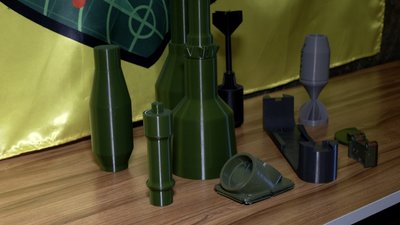 "Одеський бичок", кріплення для Starlink і зарядки для рацій: як в Одесі друкують тактичне спорядження для військових "Одеський бичок", кріплення для Starlink і зарядки для рацій: як в Одесі друкують тактичне спорядження для військових