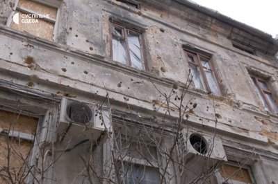 Вимушені виселятися: в Одесі зносять будинок, який постраждав під час атаки 13 грудня Вимушені виселятися: в Одесі зносять будинок, який постраждав під час атаки 13 грудня
