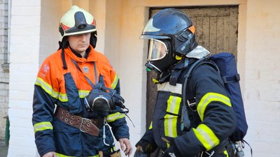 У Житомирі горіла квартира: під час гасіння знайшли тіло чоловіка У Житомирі горіла квартира: під час гасіння знайшли тіло чоловіка