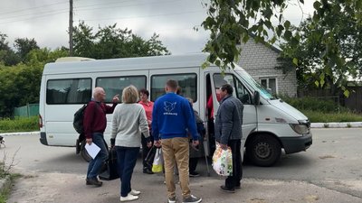 Понад місяць не було сполучення з центром громади: на Чернігівщині запустили безплатний рейс з села, що за 4 км від РФ Понад місяць не було сполучення з центром громади: на Чернігівщині запустили безплатний рейс з села, що за 4 км від РФ