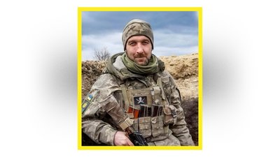 У Чернігові попрощалися з двома захисниками України — Євгенієм Кузьменком та Сергієм Пищиком У Чернігові попрощалися з двома захисниками України — Євгенієм Кузьменком та Сергієм Пищиком