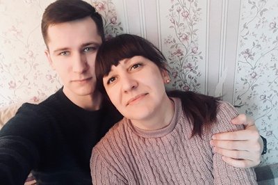 Костянтин Іванов з мамою Оленою Менцевою Костянтин Іванов з мамою Оленою Менцевою