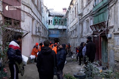 Вимушені виселятися: в Одесі зносять будинок, який постраждав під час атаки 13 грудня Вимушені виселятися: в Одесі зносять будинок, який постраждав під час атаки 13 грудня