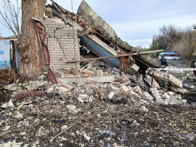 Є постраждала: на Київщині фіксують наслідки російської атаки у двох районах Є постраждала: на Київщині фіксують наслідки російської атаки у двох районах