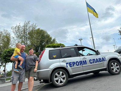 "Я хочу побачити в Україні мир": історія волонтера з Великої Британії Джоела Уілкінса, який побував на Хмельниччині "Я хочу побачити в Україні мир": історія волонтера з Великої Британії Джоела Уілкінса, який побував на Хмельниччині