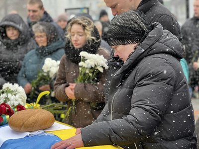 З військовими Романом Трофимчуком та Дмитром Карлюком попрощалися у Рівному З військовими Романом Трофимчуком та Дмитром Карлюком попрощалися у Рівному