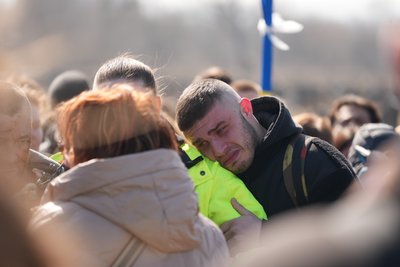 У Харкові провели в останню путь загибого медика Дмитра Колесника У Харкові провели в останню путь загибого медика Дмитра Колесника