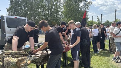 Стрільба, школярі, люди, Отинія, Івано-Франківщина Стрільба, школярі, люди, Отинія, Івано-Франківщина