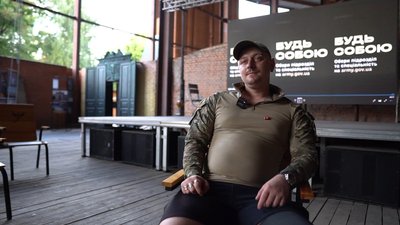 "Я хочу розказати правду". У Сумах військові та цивільні публічно розповіли про свої переживання стосовно війни "Я хочу розказати правду". У Сумах військові та цивільні публічно розповіли про свої переживання стосовно війни