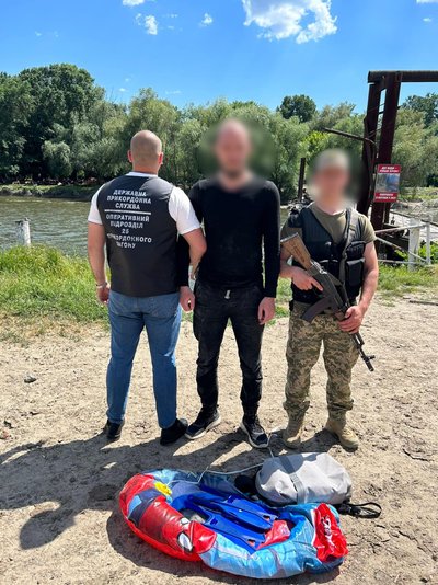 Намагався переплести кордон на надувному матрасі: прикордонники затримали одесита Намагався переплести кордон на надувному матрасі: прикордонники затримали одесита