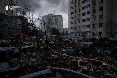 Росія вдарила ракетами по Києву: є загиблі та поранені Росія вдарила ракетами по Києву: є загиблі та поранені