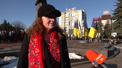 212 річницю з Дня народження Тараса Шевченка відзначили на майдані Незалежності у Рівному 212 річницю з Дня народження Тараса Шевченка відзначили на майдані Незалежності у Рівному