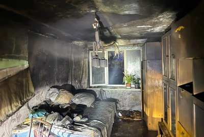 пожежа, згоріла квартира, гасити пожежу в приміщенні пожежа, згоріла квартира, гасити пожежу в приміщенні