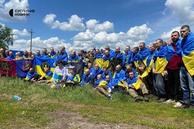 Звільнені з російського полону українські військові та цивільні, 31 травня 2024 року Звільнені з російського полону українські військові та цивільні, 31 травня 2024 року