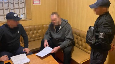 На Черкащині судитимуть начальника колонії, якого підозрюють в організації "сходки" кримінальних авторитетів На Черкащині судитимуть начальника колонії, якого підозрюють в організації "сходки" кримінальних авторитетів