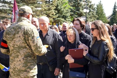 В Ужгороді попрощалися із загиблим захисником Владиславом Шитіхіним