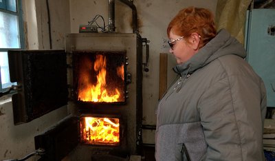Економить наш бюджет»: у Кам’янській громаді переселенцям безоплатно привозять дрова Економить наш бюджет»: у Кам’янській громаді переселенцям безоплатно привозять дрова