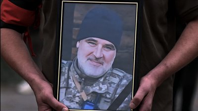 У Луцьку попрощалися з полеглим військовослужбовцем У Луцьку попрощалися з полеглим військовослужбовцем