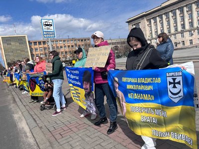 "Хочемо, щоб кожен знайшов свого рідного": у Черкасах відбулась акція на підтримку 110 окремої механізованої бригади "Хочемо, щоб кожен знайшов свого рідного": у Черкасах відбулась акція на підтримку 110 окремої механізованої бригади
