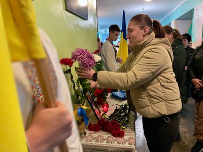 У школі на Черкащині відкрили меморіальну дошку на честь загиблого захисника У школі на Черкащині відкрили меморіальну дошку на честь загиблого захисника