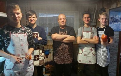 «Родина повна, де люблять»: як дитячий будинок сімейного типу з Херсонщини пережив окупацію «Родина повна, де люблять»: як дитячий будинок сімейного типу з Херсонщини пережив окупацію