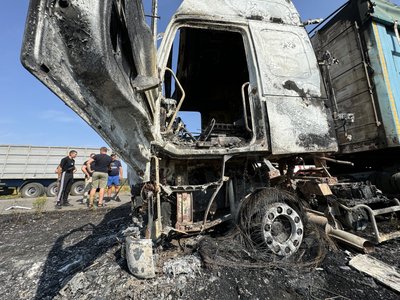 Армія РФ обстріляла колону зерновозів на Сумщині: що відомо Армія РФ обстріляла колону зерновозів на Сумщині: що відомо