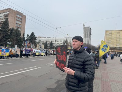 "Нас тримає віра, що кожен повернеться": у Черкасах відбулася акція на підтримку полонених "Нас тримає віра, що кожен повернеться": у Черкасах відбулася акція на підтримку полонених