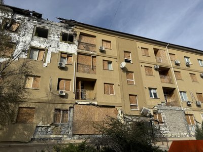 Херсон, обстріли, дах, ремонт Херсон, обстріли, дах, ремонт