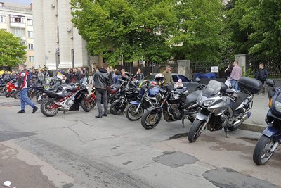Зібрали 30 тисяч гривень на подарунки дітям: байкери Житомирщини відкрили мотосезон Зібрали 30 тисяч гривень на подарунки дітям: байкери Житомирщини відкрили мотосезон