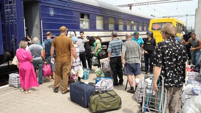 евакуація потяг люди Волинь обстріли Покровськ Донецька область евакуація потяг люди Волинь обстріли Покровськ Донецька область
