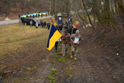 На Тернопільщині попрощалися з військовослужбовцем Олександром Босаком На Тернопільщині попрощалися з військовослужбовцем Олександром Босаком