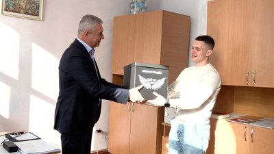У Вінниці зібрали понад 400 листів підтримки для українських захисників у полоні У Вінниці зібрали понад 400 листів підтримки для українських захисників у полоні
