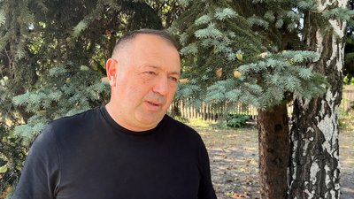 Староста Першотравневого старостинського округу Олександр Ухов перейменування декомунізація Леонтовичі селище Перше Травня Покровська громаді Донецька область 23 вересня 2024 рік Староста Першотравневого старостинського округу Олександр Ухов перейменування декомунізація Леонтовичі селище Перше Травня Покровська громаді Донецька область 23 вересня 2024 рік