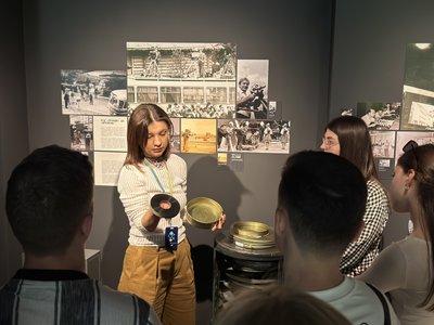 Архіви та залаштунки телебачення: школярі побачили, як працює Суспільне у Львові Архіви та залаштунки телебачення: школярі побачили, як працює Суспільне у Львові