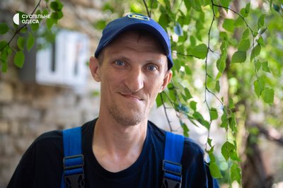 "Доводилося кидати інструмент і бігти": одеський комунальник із інвалідністю поїхав укріплювати позиції ЗСУ на Донеччині "Доводилося кидати інструмент і бігти": одеський комунальник із інвалідністю поїхав укріплювати позиції ЗСУ на Донеччині