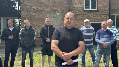 "Бджоли б’ються в конвульсіях": у двох селах Кіровоградщини загинули 32 мільйони бджіл "Бджоли б’ються в конвульсіях": у двох селах Кіровоградщини загинули 32 мільйони бджіл