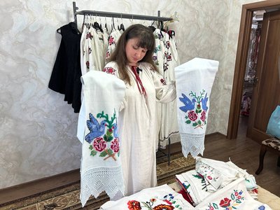 Жителька Брусилова зібрала колекцію з понад 200 українських рушників і старовинних вишиванок Жителька Брусилова зібрала колекцію з понад 200 українських рушників і старовинних вишиванок
