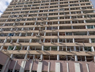 Влучили у "Н" корпус. Війська РФ атакували СумДУ ракетою та дронами. Репортаж Влучили у "Н" корпус. Війська РФ атакували СумДУ ракетою та дронами. Репортаж