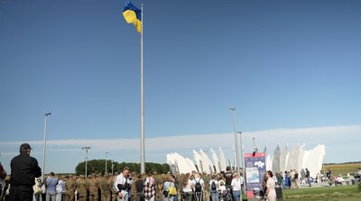 Під звуки серцебиття у "Серці України": на Черкащині підняли державний стяг