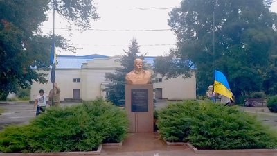 У Помічній на Кіровоградщині підняли біло-чорний "Прапор Надії" У Помічній на Кіровоградщині підняли біло-чорний "Прапор Надії"