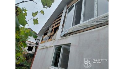 Атака на Чернігові 16 жовтня: після ранкового обстрілу міста пошкоджені приватні будинки Атака на Чернігові 16 жовтня: після ранкового обстрілу міста пошкоджені приватні будинки