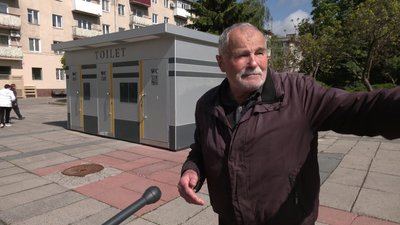 Що кажуть люди про новий платний туалет за понад три мільйони гривень у Рівному Що кажуть люди про новий платний туалет за понад три мільйони гривень у Рівному