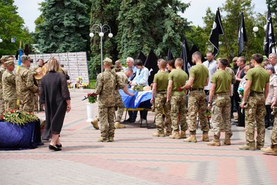 "Йшов до своєї цілі": у Черкасах попрощалися з військовим розвідником "Йшов до своєї цілі": у Черкасах попрощалися з військовим розвідником