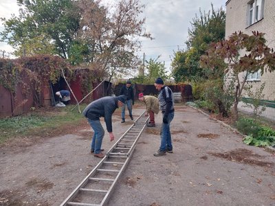 "Укрився і лежу, ото і все укриття". Як живуть у передмісті Сум "Укрився і лежу, ото і все укриття". Як живуть у передмісті Сум