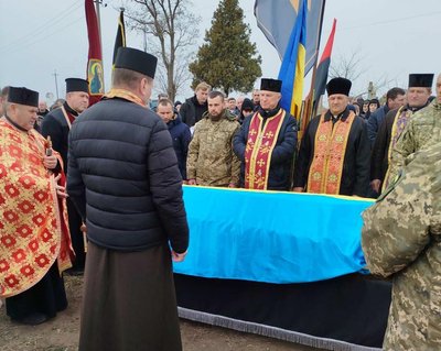 На Тернопільщині в останню дорогу провели воїна Юрія Мельника На Тернопільщині в останню дорогу провели воїна Юрія Мельника