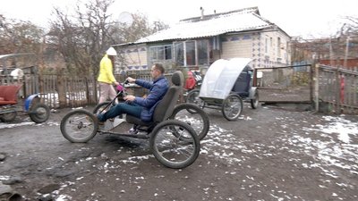 "Транспорт майбутнього": 85-річний вінничанин їздить на квадроциклі "Транспорт майбутнього": 85-річний вінничанин їздить на квадроциклі
