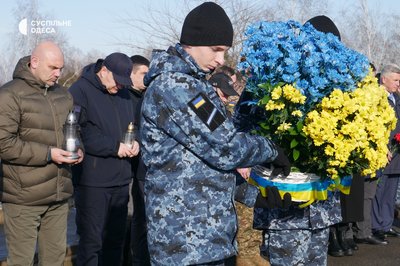 Покладання квітів і спільна молитва: в Одесі провели церемонію пам’яті на Західному кладовищі Покладання квітів і спільна молитва: в Одесі провели церемонію пам’яті на Західному кладовищі
