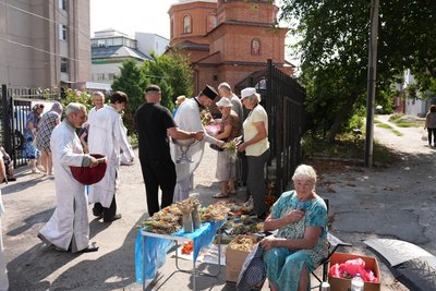 «Освячують дари природи»: у громадах ПЦУ на Кіровоградщині відзначають Яблучний Спас
