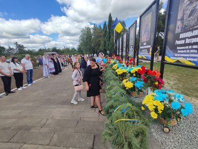 Алея Слави в Луках: на Житомирщині вшанували пам’ять шести загиблих Героїв Алея Слави в Луках: на Житомирщині вшанували пам’ять шести загиблих Героїв
