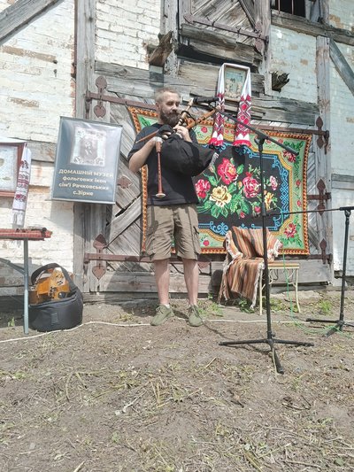 Колекція з домашнього музею: виставку ікон з фольги презентували на Рівненщині Колекція з домашнього музею: виставку ікон з фольги презентували на Рівненщині
